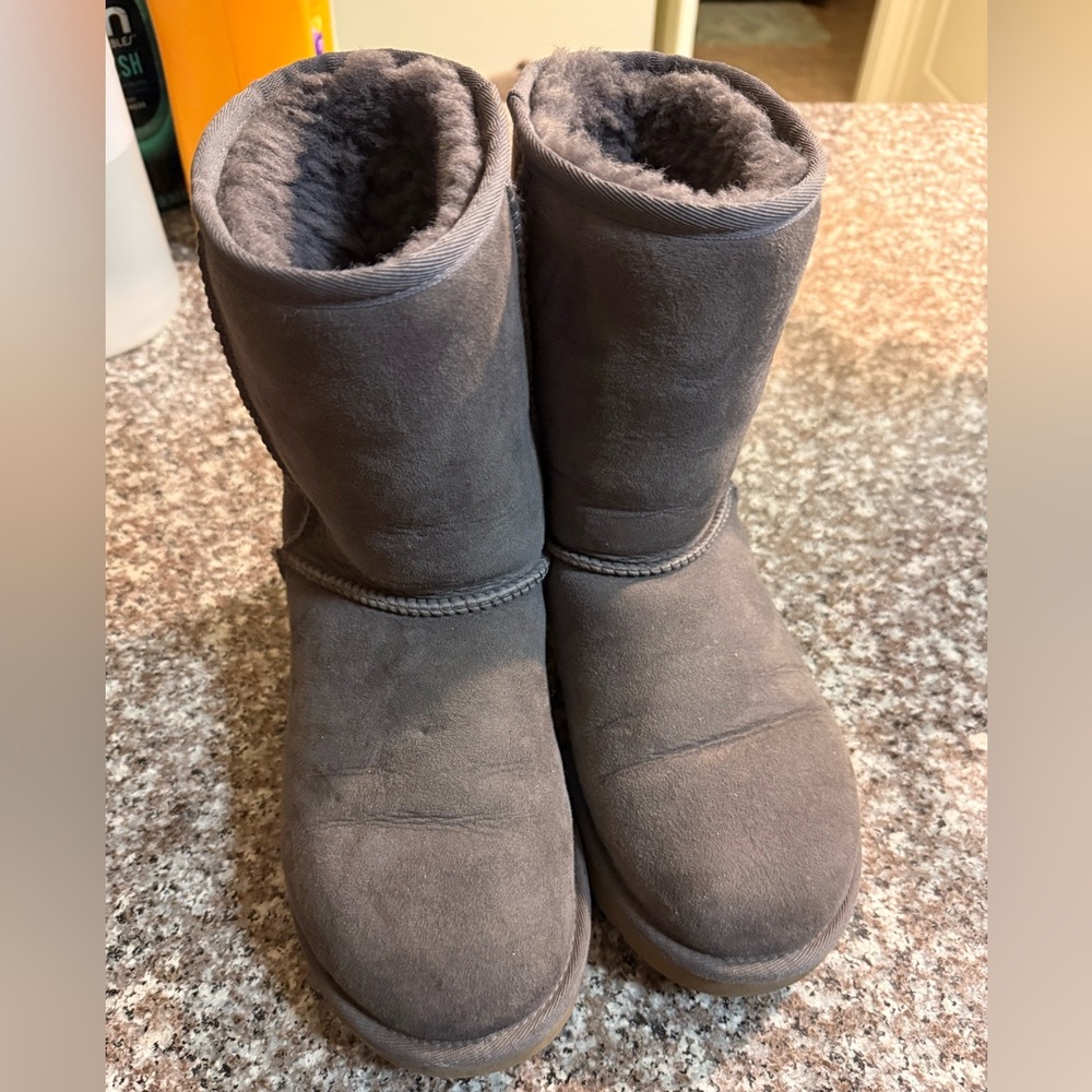 UGG Women’s Classic Short II